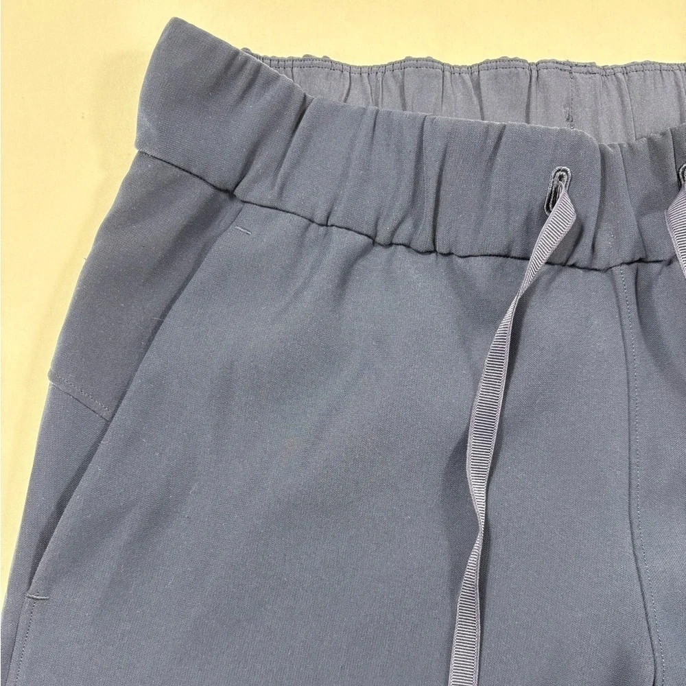 Lululemon Navy On The Fly Crop Woven 23”| Size 6